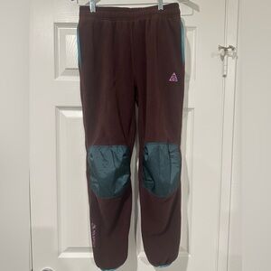 EUC Nike ACG Kids Fleece Pants with Knee Patches size XL